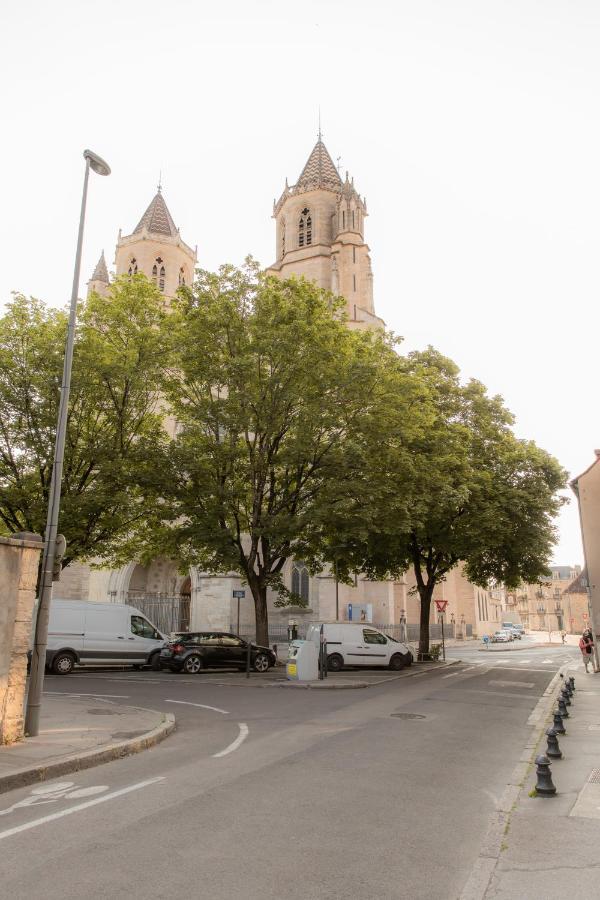 Suite Romanee 6 Personnes Vue Cathedrale 2 Places De Parking Dijon Extérieur photo